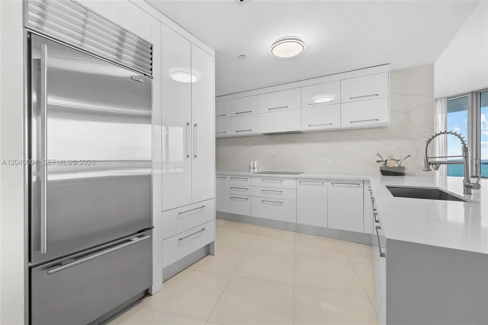 900 Biscayne Blvd #2506 Miami, FL 33132