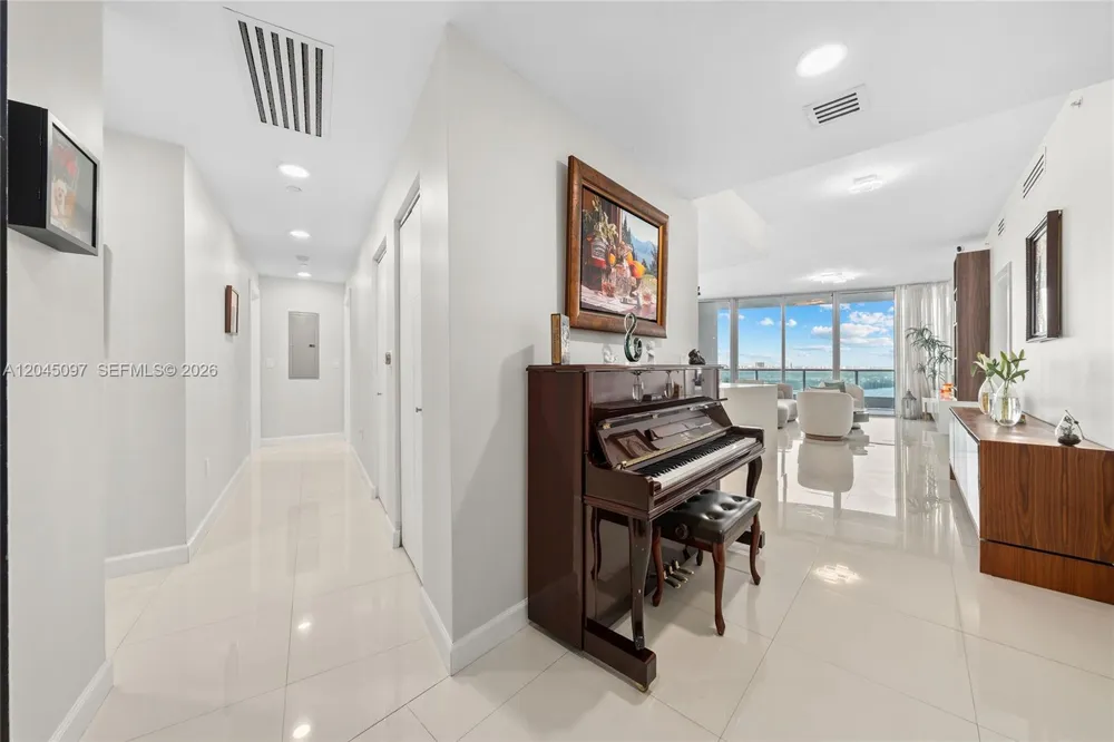 900 Biscayne Blvd #2506 Miami, FL 33132