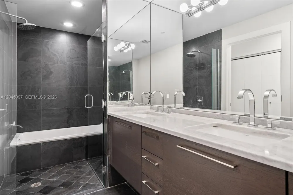 900 Biscayne Blvd #2506 Miami, FL 33132
