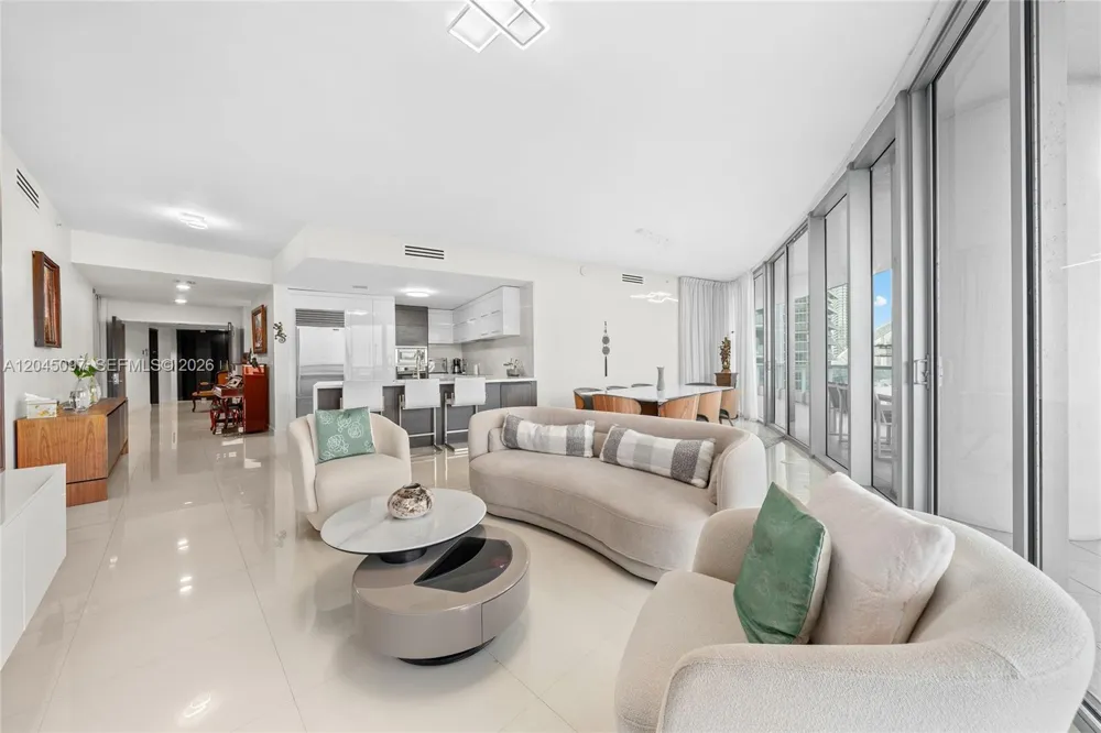 900 Biscayne Blvd #2506 Miami, FL 33132