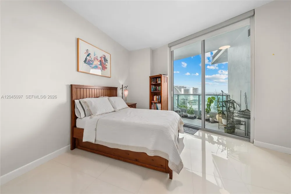 900 Biscayne Blvd #2506 Miami, FL 33132