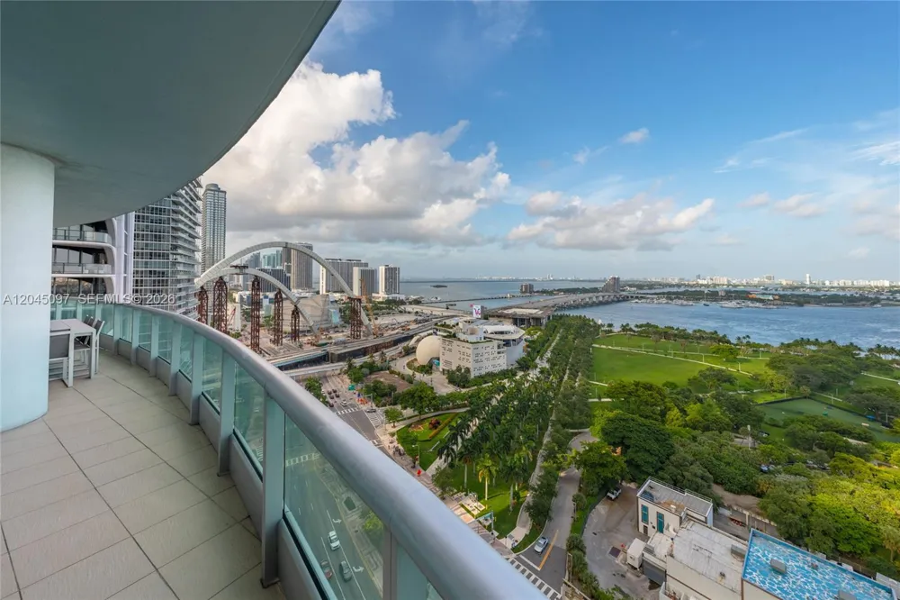 900 Biscayne Blvd #2506 Miami, FL 33132