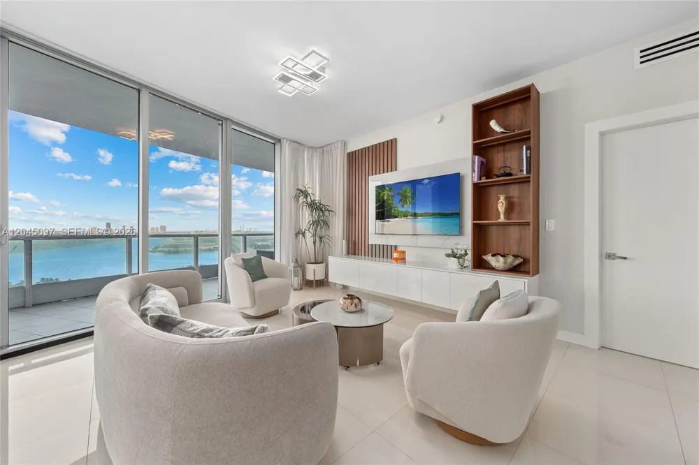 900 Biscayne Blvd #2506 Miami, FL 33132