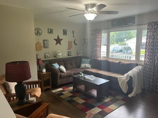 27853 Burmax Park Dowagiac City, MI 49047