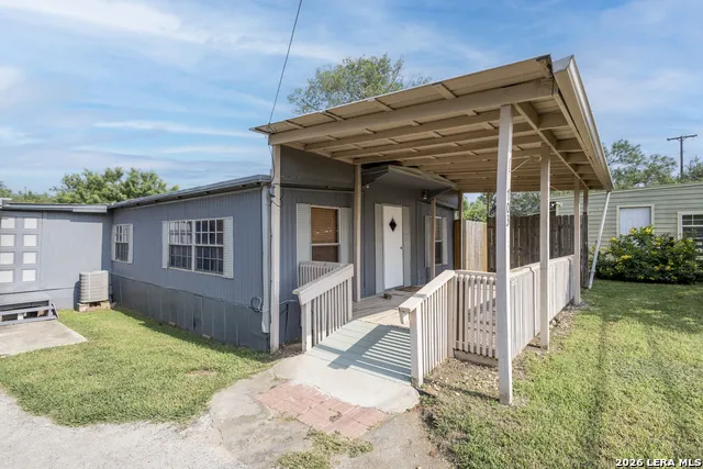 703 S Baylor Cotulla, TX 78014