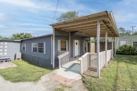 703 S Baylor
