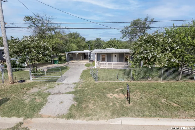 703 S Baylor Cotulla, TX 78014