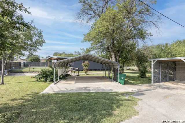 703 S Baylor Cotulla, TX 78014