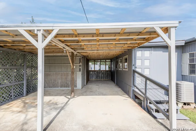 703 S Baylor Cotulla, TX 78014