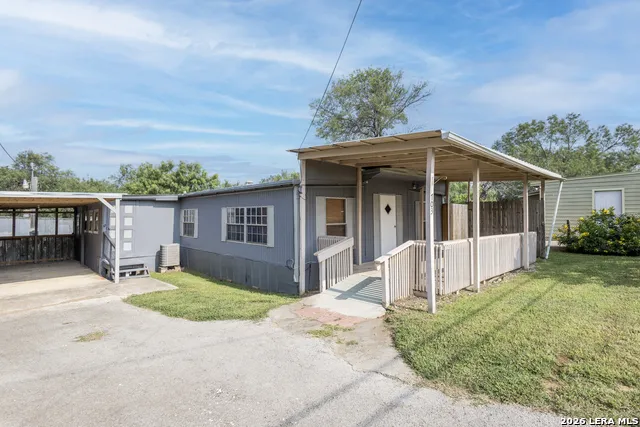 703 S Baylor Cotulla, TX 78014