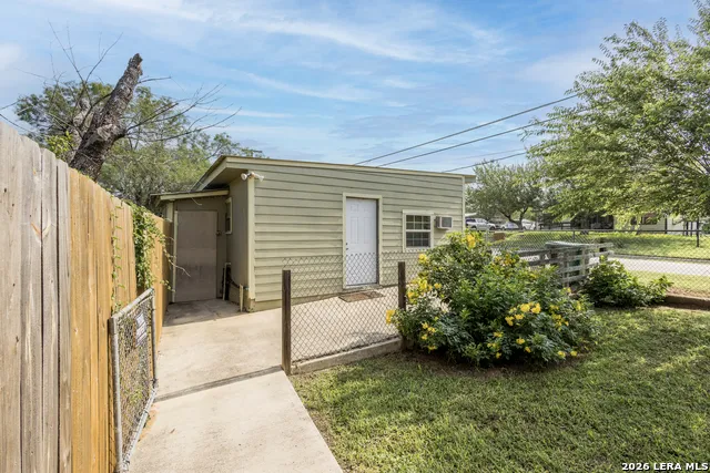 703 S Baylor Cotulla, TX 78014