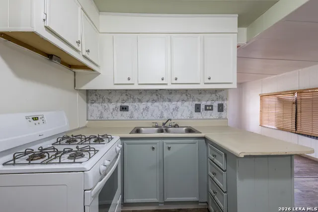 703 S Baylor Cotulla, TX 78014