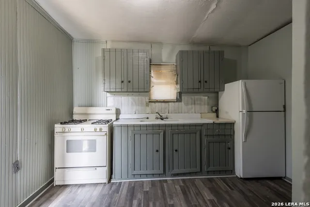 703 S Baylor Cotulla, TX 78014