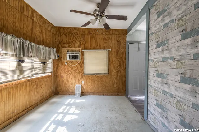 703 S Baylor Cotulla, TX 78014
