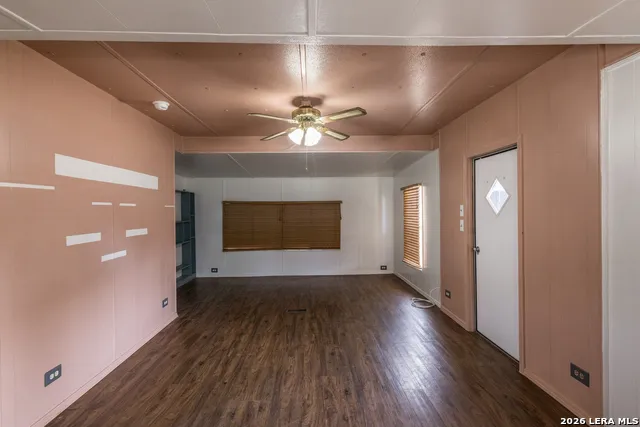 703 S Baylor Cotulla, TX 78014