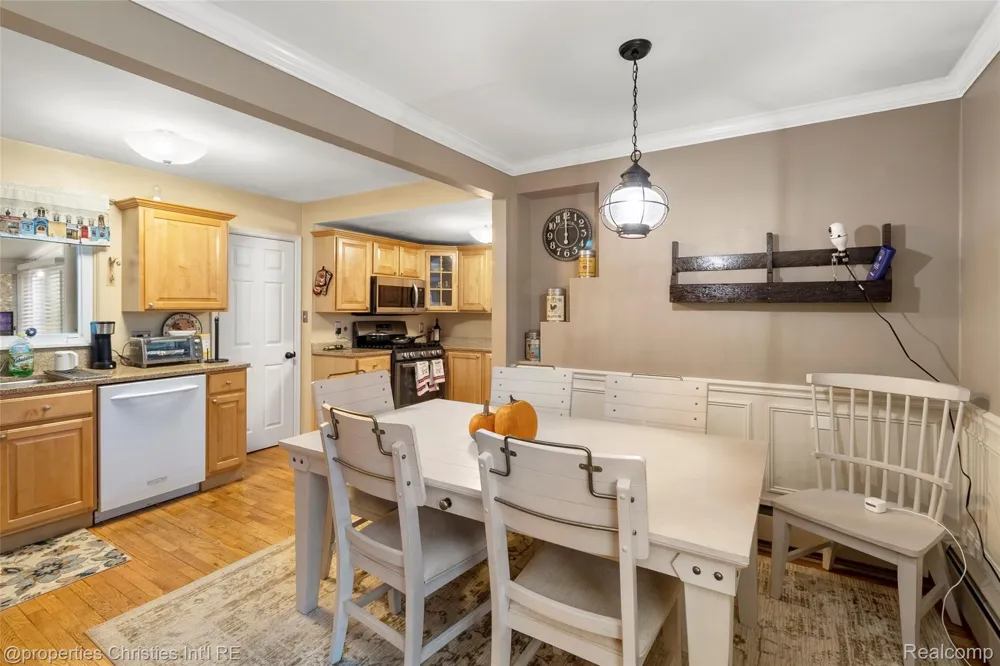 16219 Elizabeth Street Beverly Hills Village, MI 48025