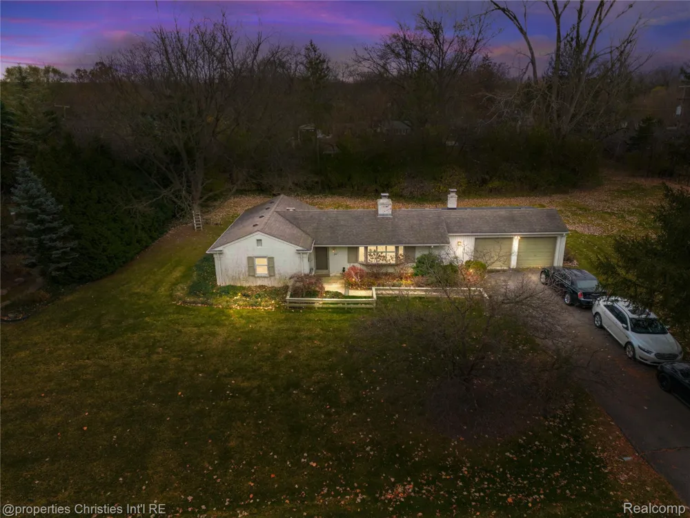 16219 Elizabeth Street Beverly Hills Village, MI 48025