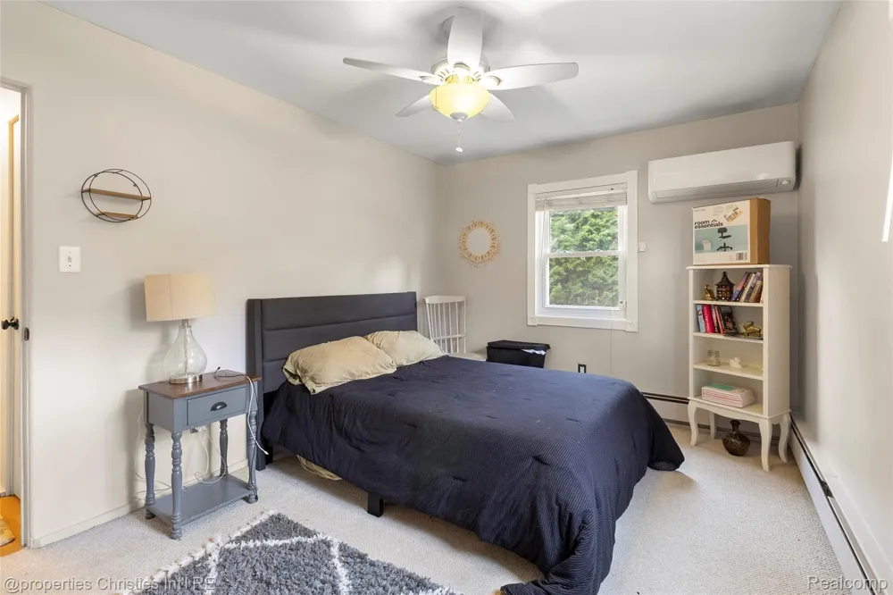 16219 Elizabeth Street Beverly Hills Village, MI 48025