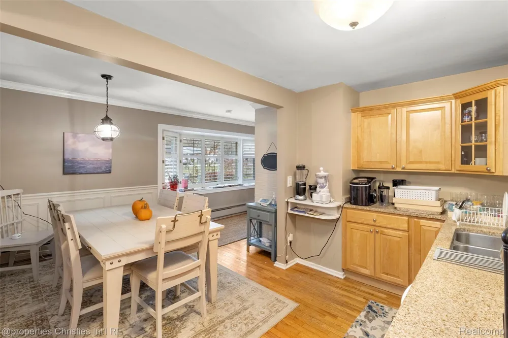 16219 Elizabeth Street Beverly Hills Village, MI 48025