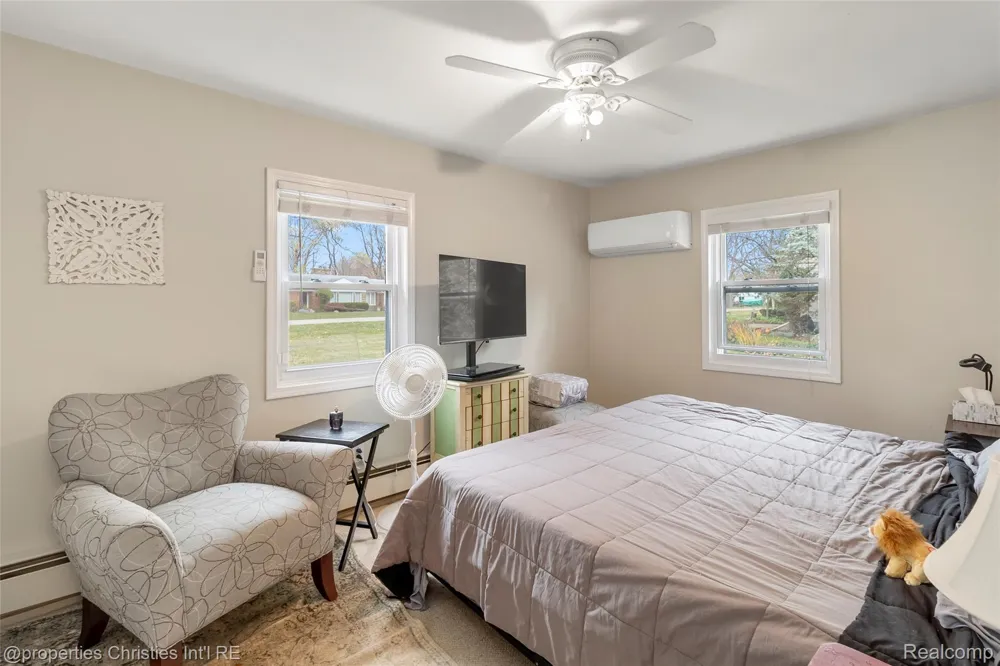 16219 Elizabeth Street Beverly Hills Village, MI 48025