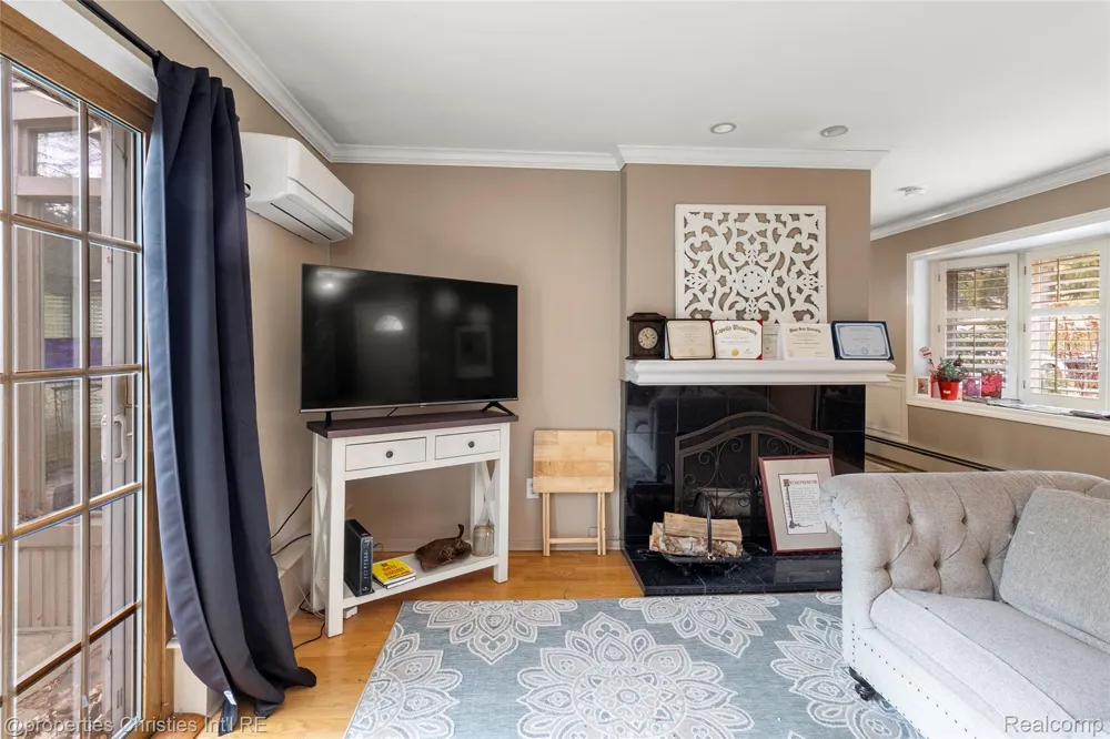 16219 Elizabeth Street Beverly Hills Village, MI 48025