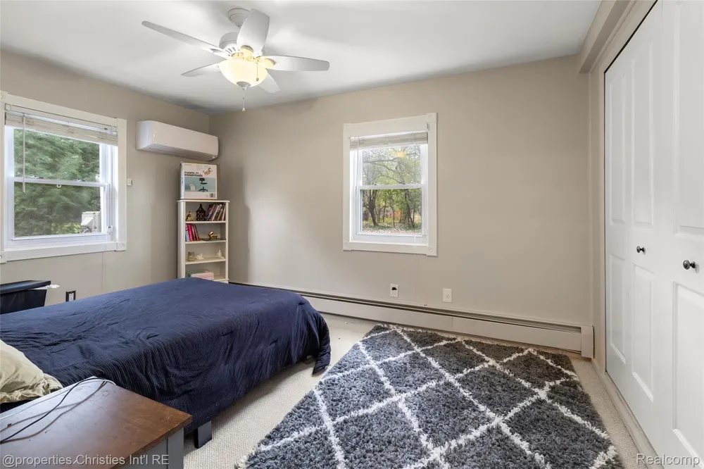 16219 Elizabeth Street Beverly Hills Village, MI 48025