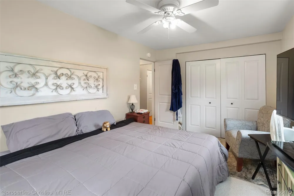 16219 Elizabeth Street Beverly Hills Village, MI 48025