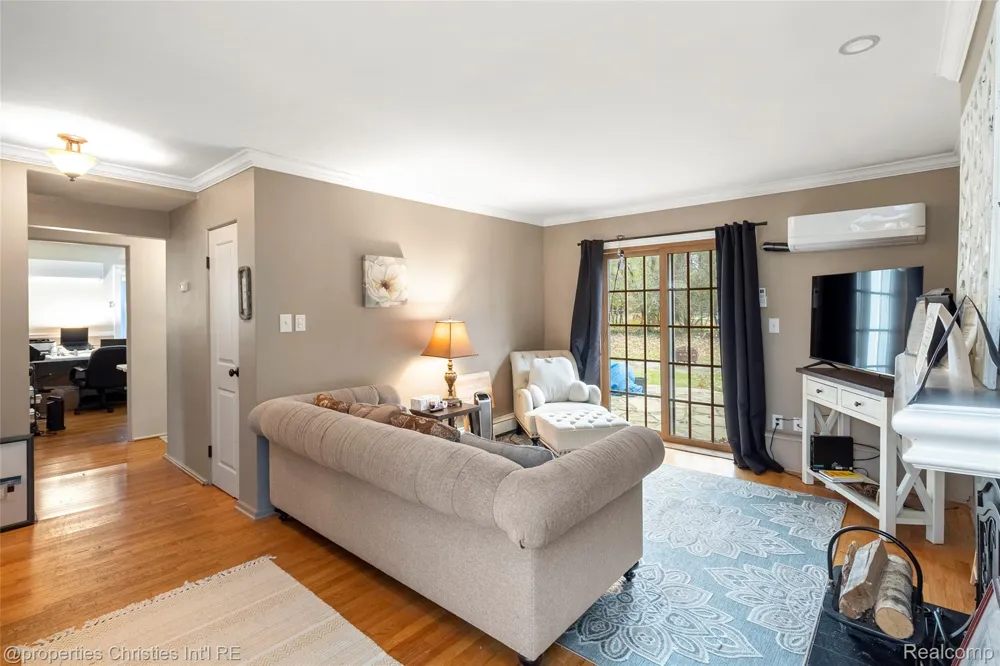 16219 Elizabeth Street Beverly Hills Village, MI 48025