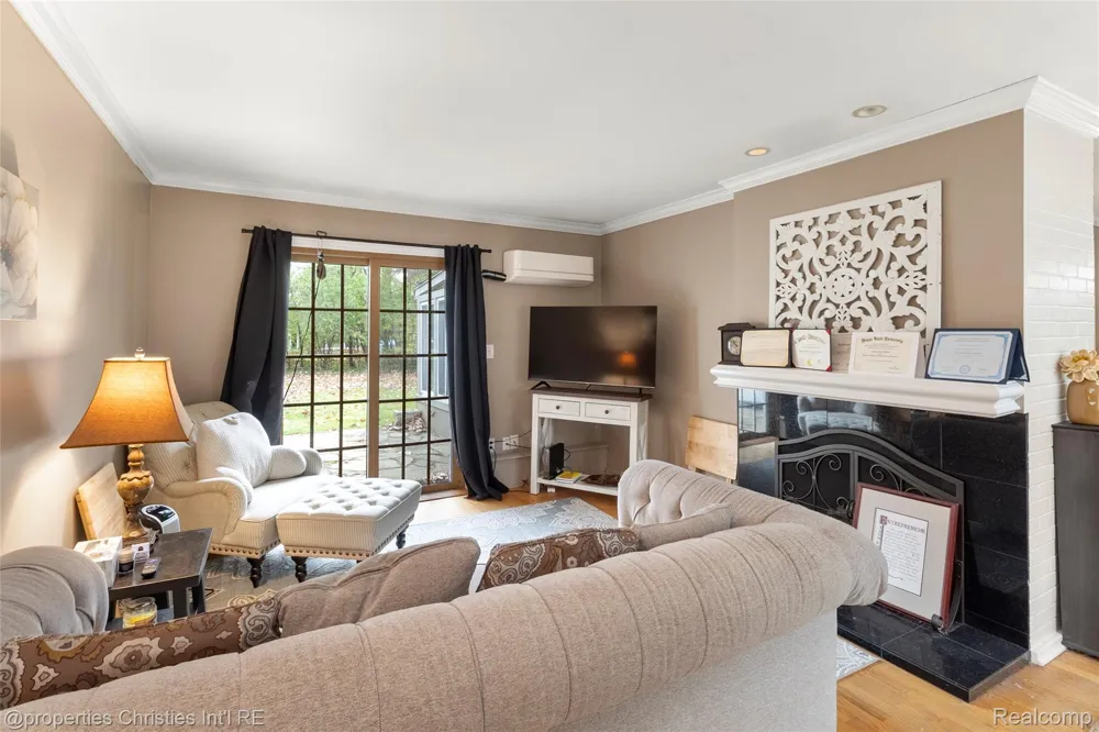 16219 Elizabeth Street Beverly Hills Village, MI 48025