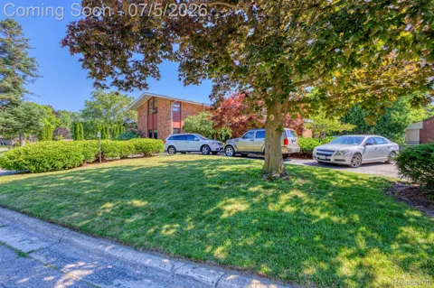 46 W Breitmeyer Place