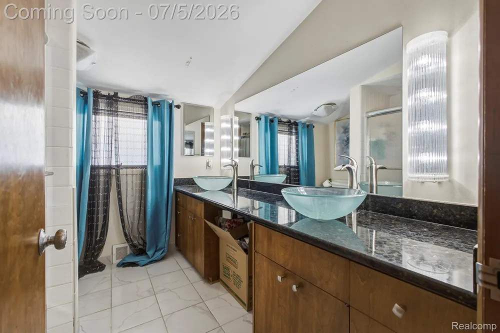46 W Breitmeyer Place Mt Clemens City, MI 48043