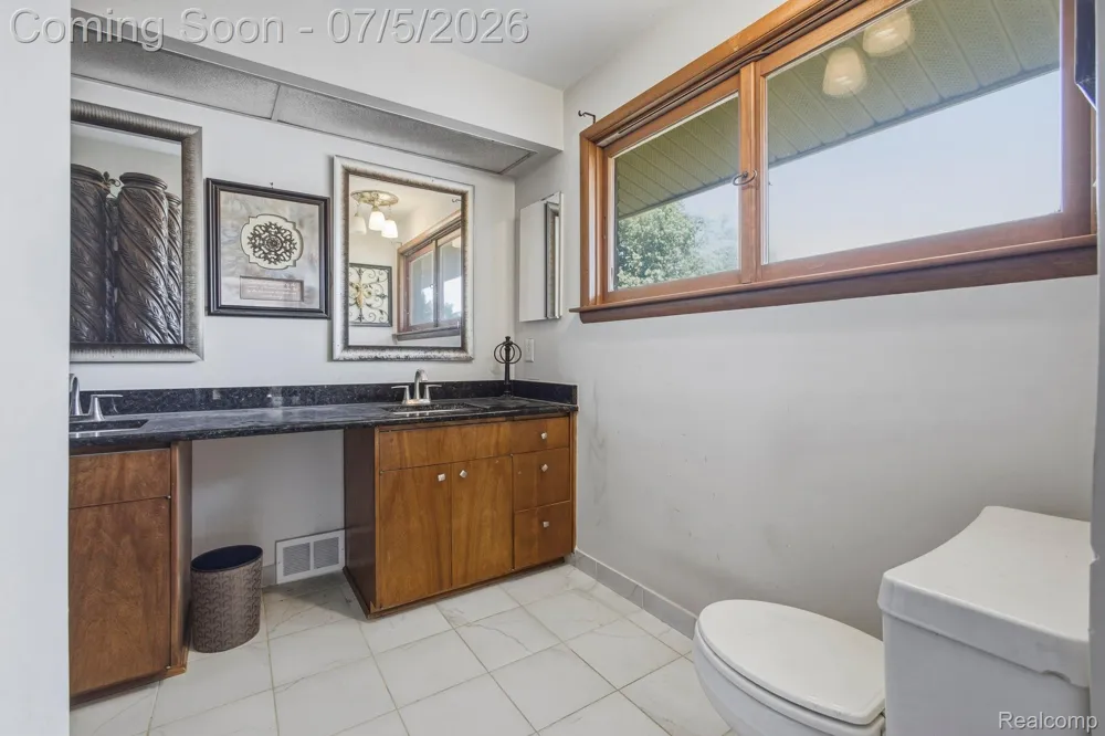 46 W Breitmeyer Place Mt Clemens City, MI 48043