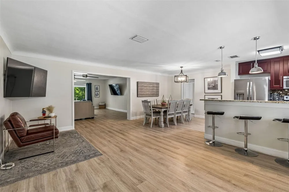 3282 HONEYSUCKLE RD Largo, FL 33770