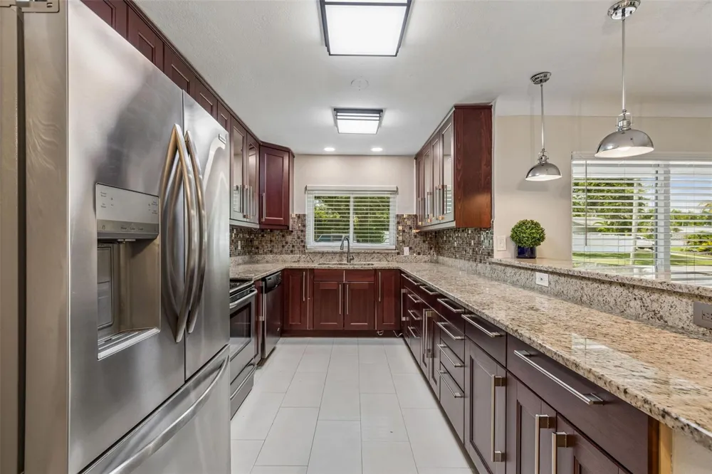 3282 HONEYSUCKLE RD Largo, FL 33770