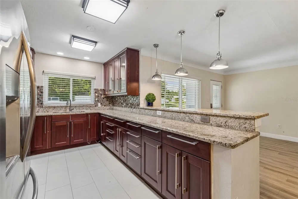 3282 HONEYSUCKLE RD Largo, FL 33770