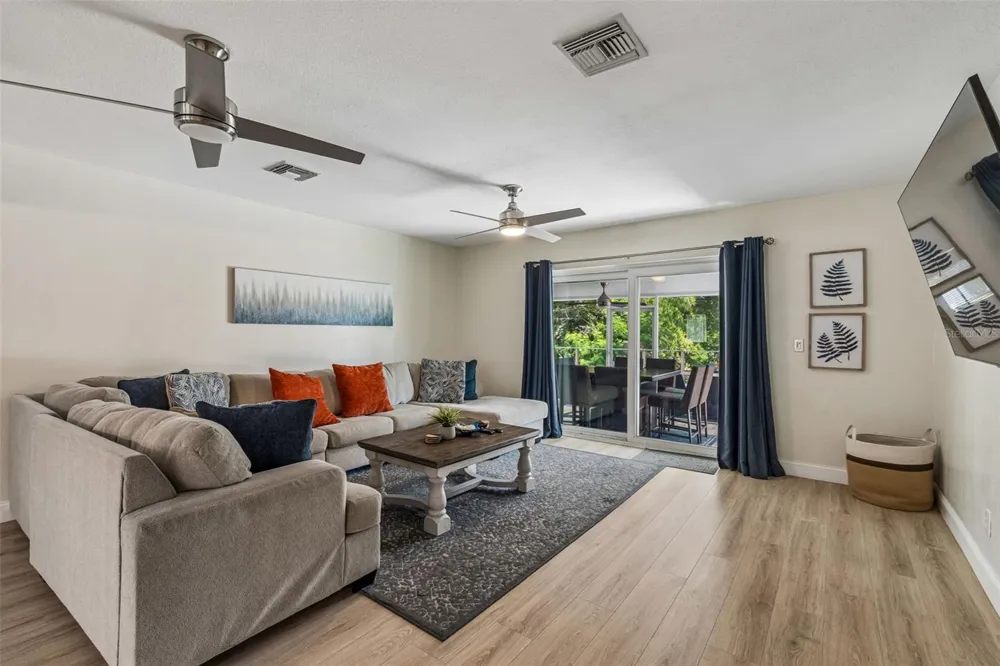 3282 HONEYSUCKLE RD Largo, FL 33770
