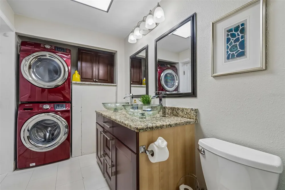 3282 HONEYSUCKLE RD Largo, FL 33770
