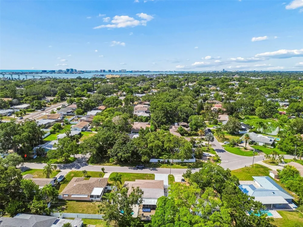 3282 HONEYSUCKLE RD Largo, FL 33770