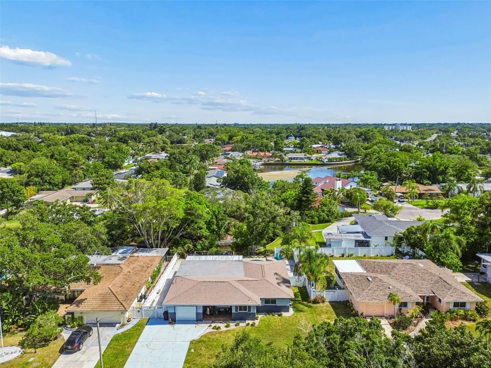 3282 HONEYSUCKLE RD Largo, FL 33770