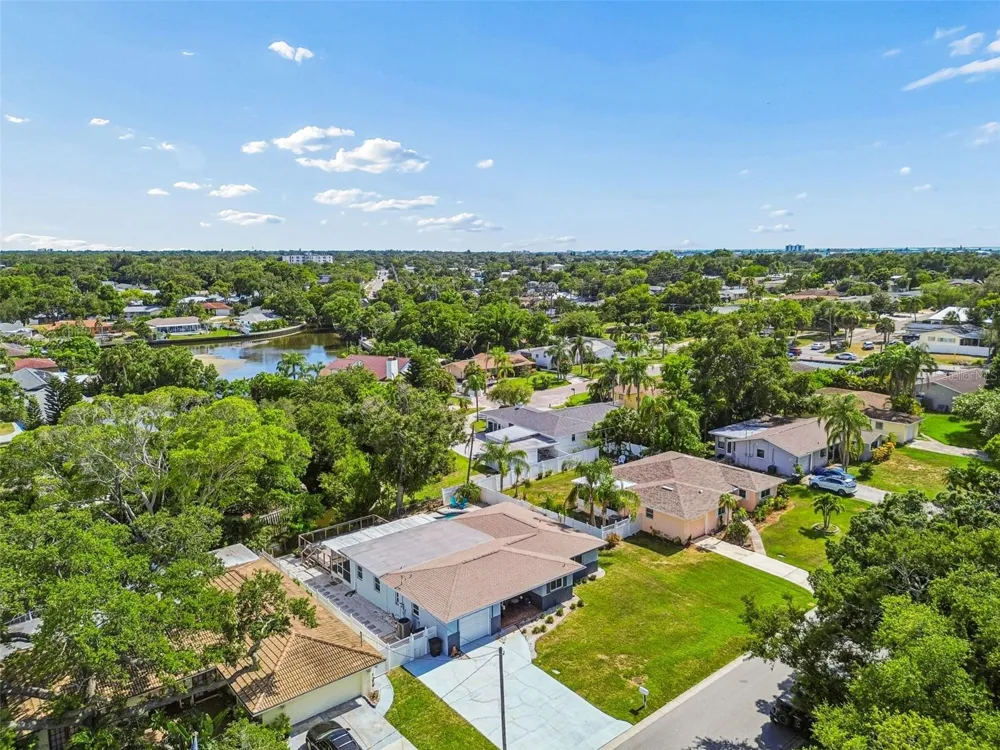3282 HONEYSUCKLE RD Largo, FL 33770