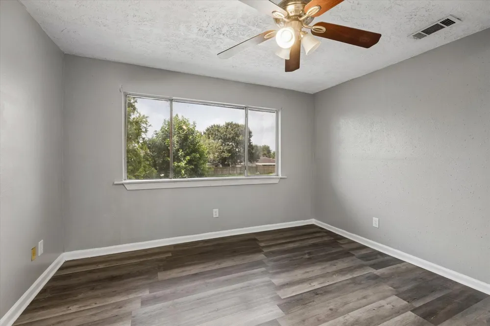 10842 Mesquite Drive La Porte, TX 77571