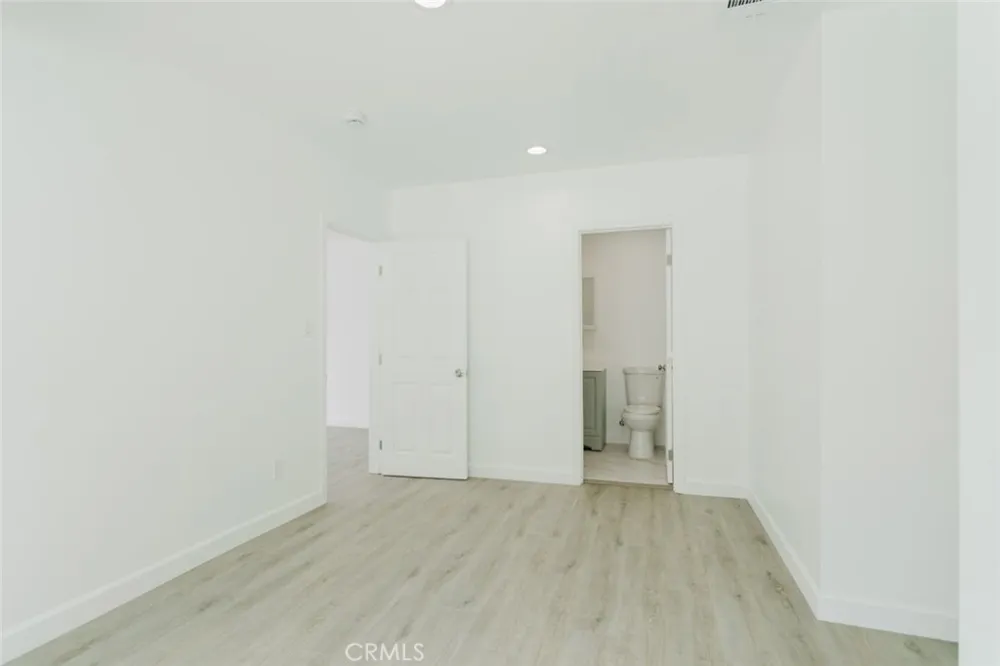 18310 Gresham Street Northridge, CA 91325