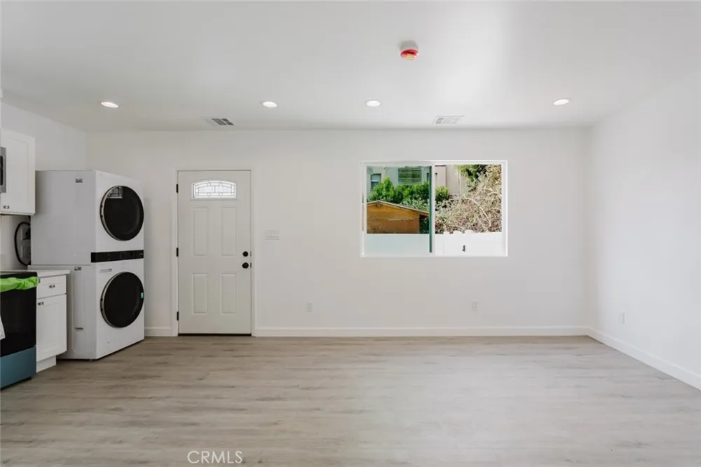 18310 Gresham Street Northridge, CA 91325