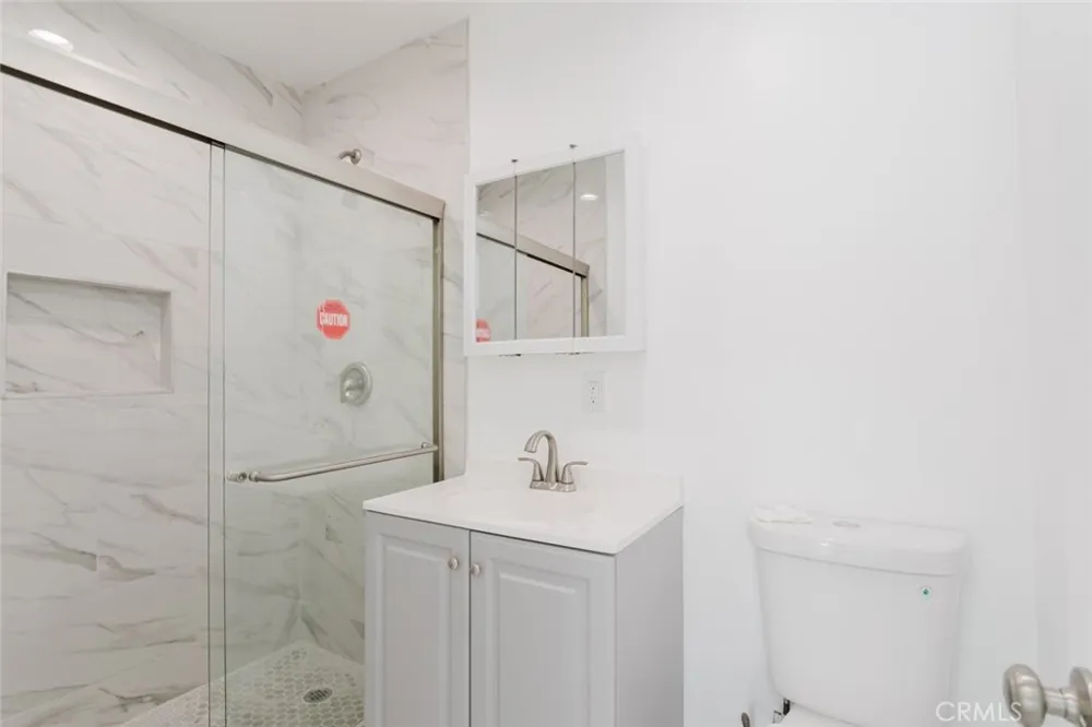 18310 Gresham Street Northridge, CA 91325