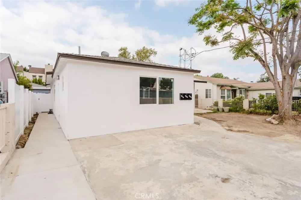 18310 Gresham Street Northridge, CA 91325