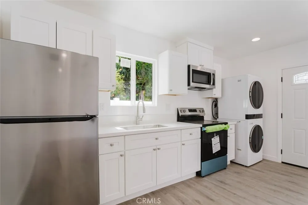 18310 Gresham Street Northridge, CA 91325