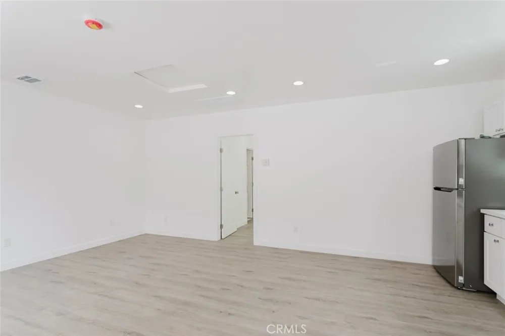 18310 Gresham Street Northridge, CA 91325