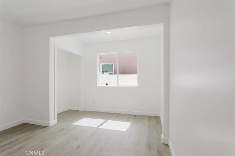 18310 Gresham Street Northridge, CA 91325