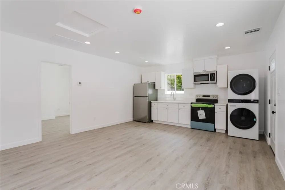 18310 Gresham Street Northridge, CA 91325