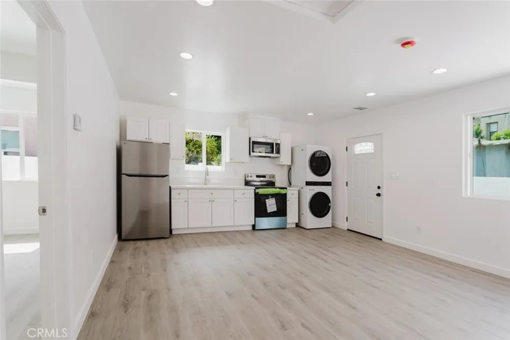 18310 Gresham Street Northridge, CA 91325
